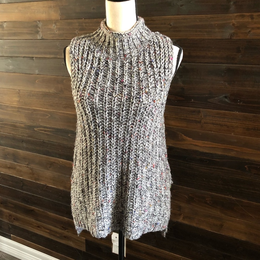 Anthro-Moth Mock neck sleeveless gray knit sweater